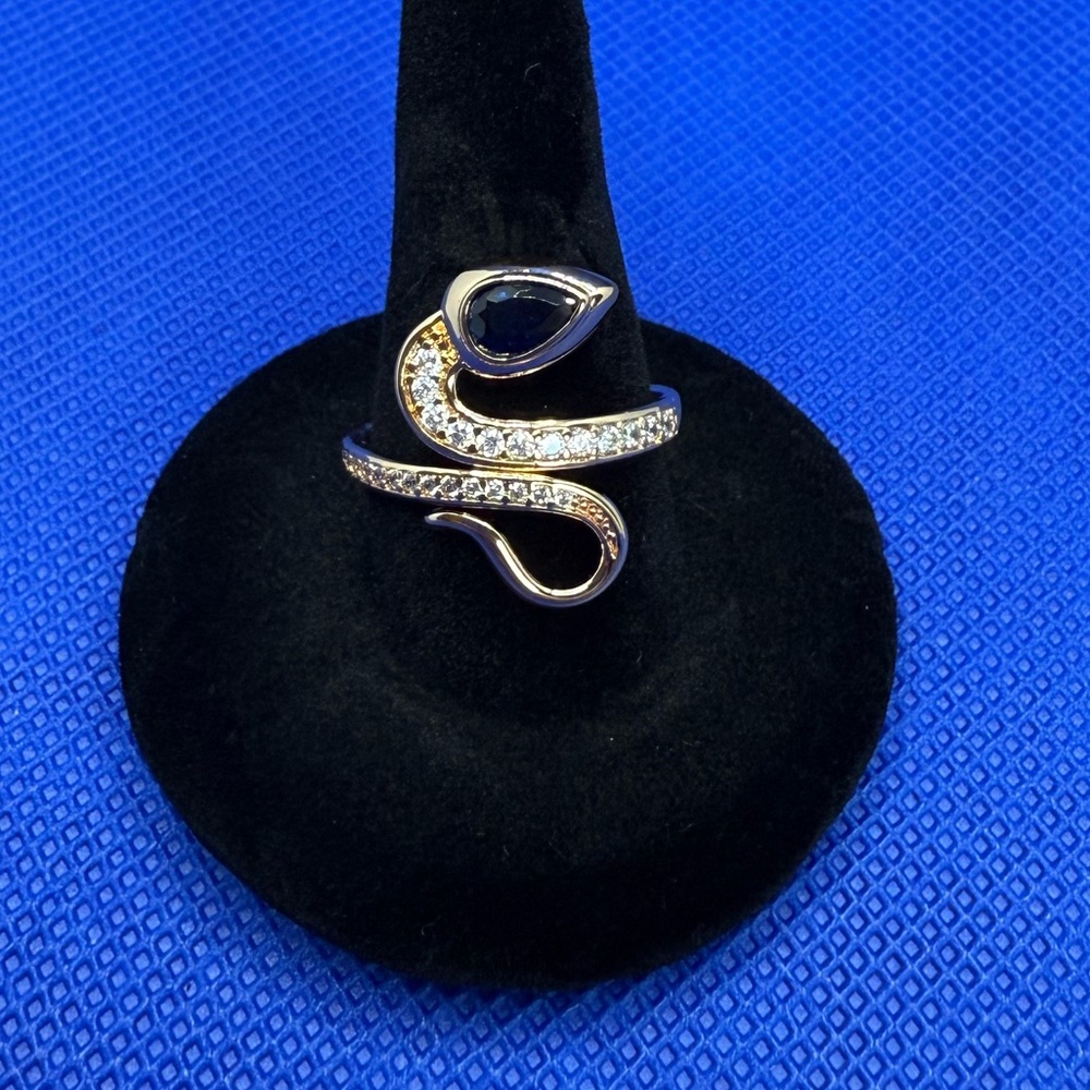 Pretty Bird - 18K Plated Rose Gold Black Crystal Snake Ring Adjustable Size
